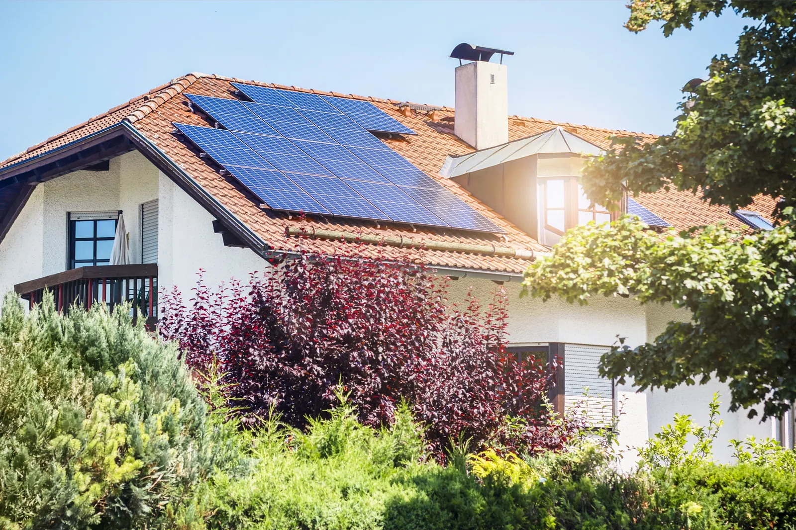 Maison résidentielle avec installation photovoltaïque en toiture, Poitiers